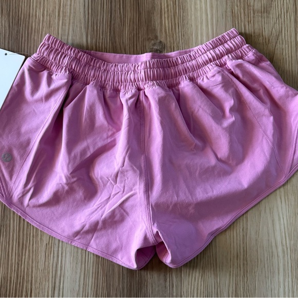 Lululemon Hotty Hot LR Short 2.5”. Size 6/Small. NWT, sold out color! - Picture 2 of 3